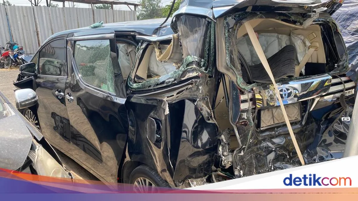 Analisis Kerusakan Alphard Kiai Anwar Zahid Usai Tabrakan Trailer: Teknologi Keselamatan vs Kekuatan Benturan